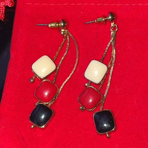 Earring Pair - Picture 5 of 8